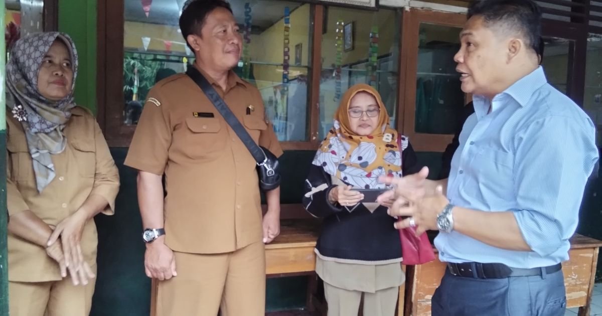 Ketua Komisi II DPRD Bogor Tinjau SDN Sasanawiyata 02 Sukaraja, Desak Pembangunan Baru