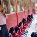 Pembagian Raport di SDN Sukaati Cariu Bogor, Siswa Gelar Timbel Makan Bersama