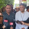 Anton Sukartono Suratto Lakukan Peninjauan Korban Yang Terdampak Ledakan Gudang peluru Batalyon Artileri 