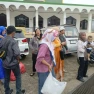 Berburu Berkah Ramadhan, Ikatan Alumni SMPN 1 Cijeruk Bagikan 100 Paket Takjil