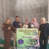 Memang Beda! Pitaloka AMS Rayon Gunung Putri Jalankan Program Cuci Mukena Sarung di Mesjid dan Mushola
