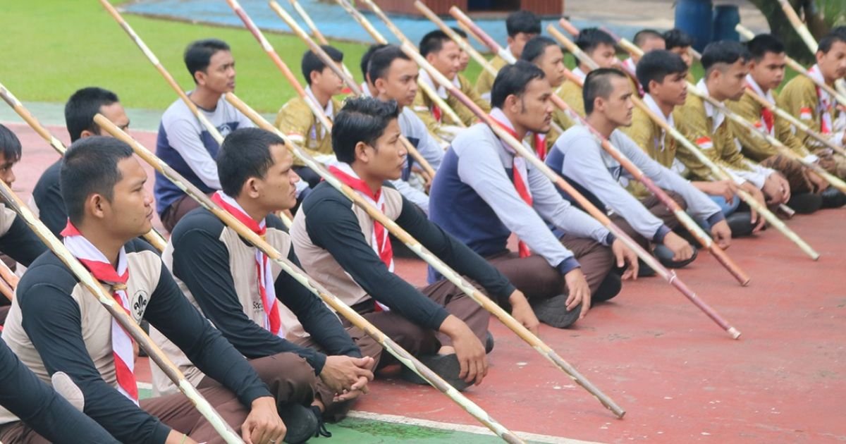 Latihan Pramuka LKBB Tongkat, Warga Binaan Lapas Cibinong Dibina Disiplin dan Kebersamaan