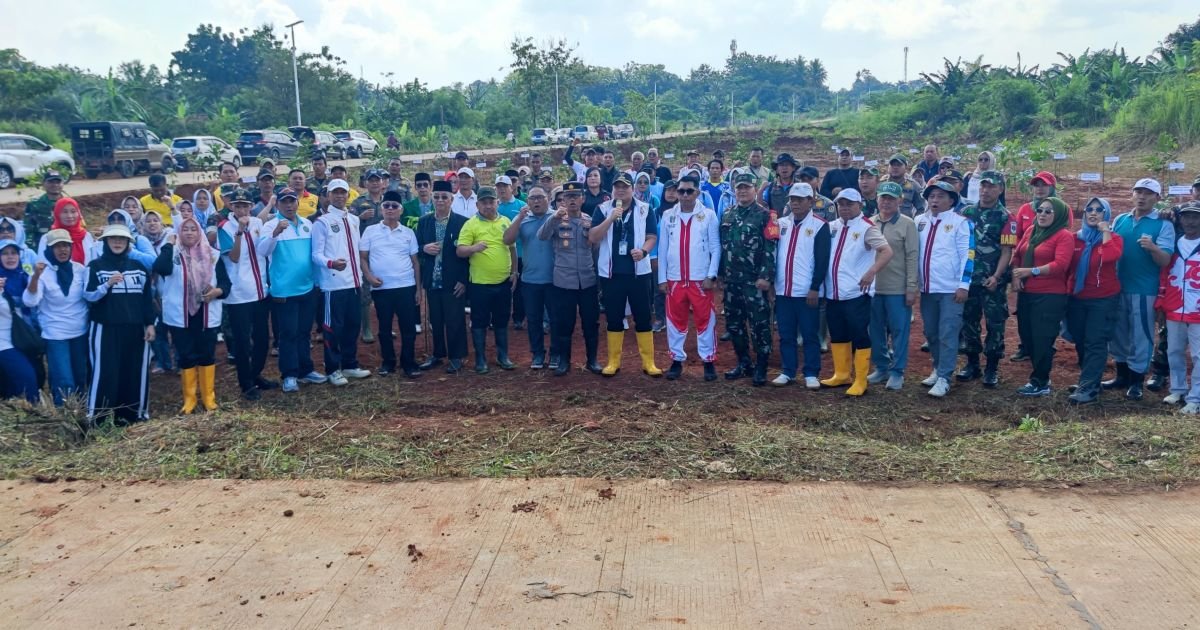 Hijaukan Jalur Bomang, Kecamatan Bojonggede Tanam 1.636 Pohon dalam Aksi Serentak Kabupaten Bogor
