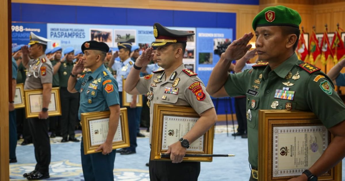 Dandim 0621/Kabupaten Bogor, Letkol Inf Henggar Tri Wahono Dianugerahi Brevet Kehormatan Paspampres