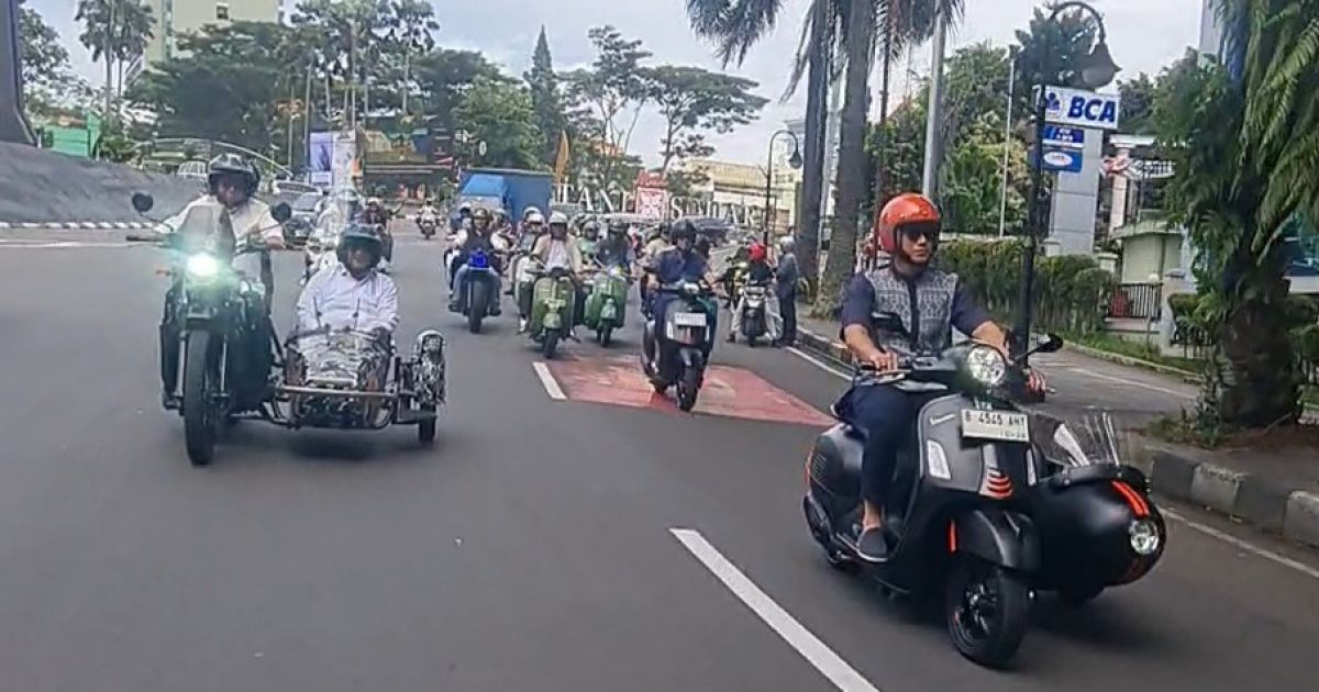 Menko AHY Ngabuburit di Kota Bogor, Keliling Naik Vespa Sapa Warga