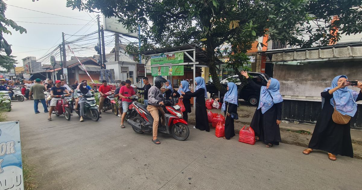Pembagian Takjil Gratis warga RW 28.