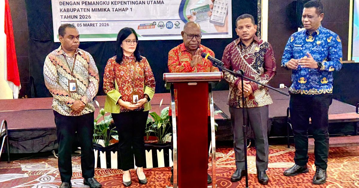 Wakil Bupati Mimika, Emanuel Kemong, bersama jajaran organisasi perangkat daerah dan perwakilan rumah sakit serta puskesmas.