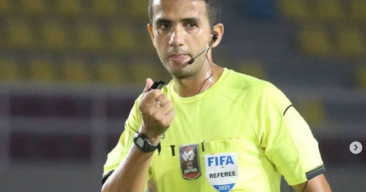 Gol Dianulir VAR, Wasit Thoriq Alkatiri Dipukul Suporter Malut United