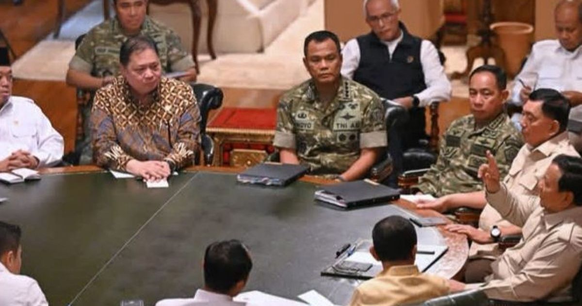 Presiden Prabowo Subianto mengumpulkan sejumlah menteri Kabinet Merah Putih