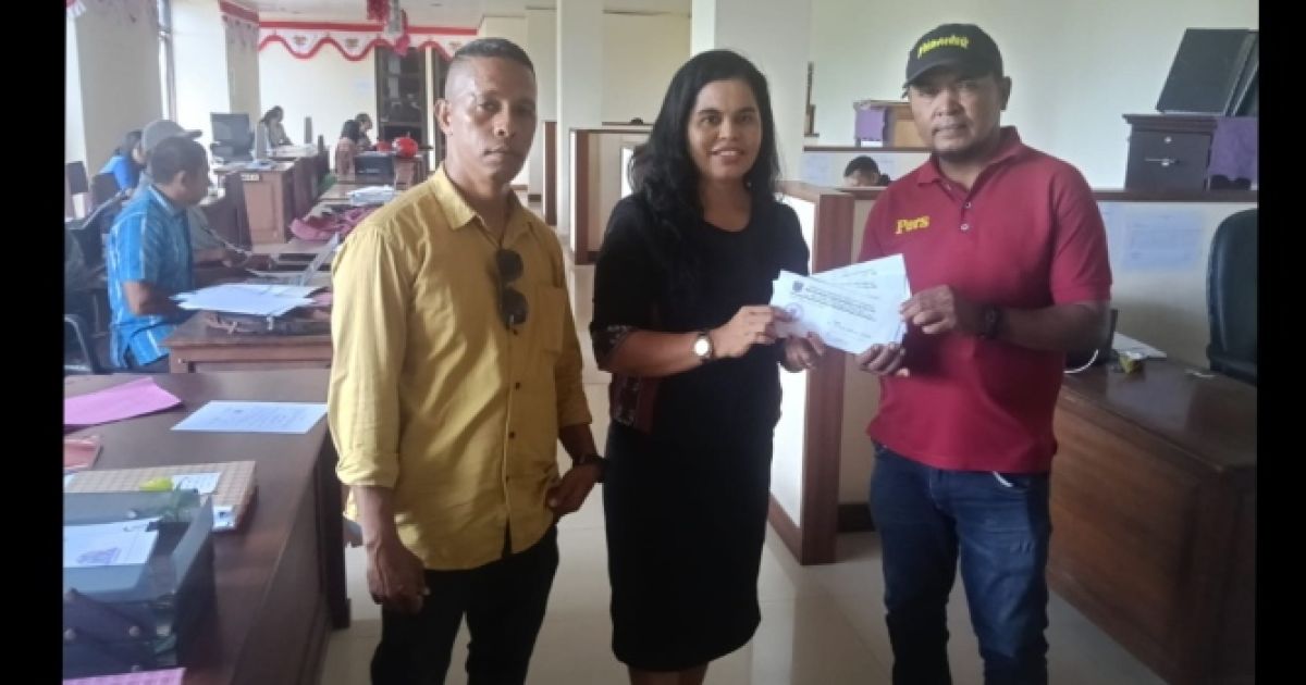 Foto: Ketua DPC: Daswinson Oratmangun, Pihak Kesbangpol Pengkab Tanimbar dan Sekertaris DPC PJS: Petrus Livurngorvaan.