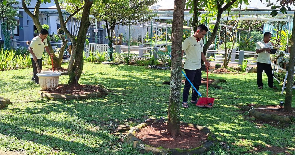 Gotong Royong Warga Binaan Bersihkan Masjid, Gereja dan Vihara di Lapas Cibinong Sambut Hari Bakti Pemasyarakatan ke-62