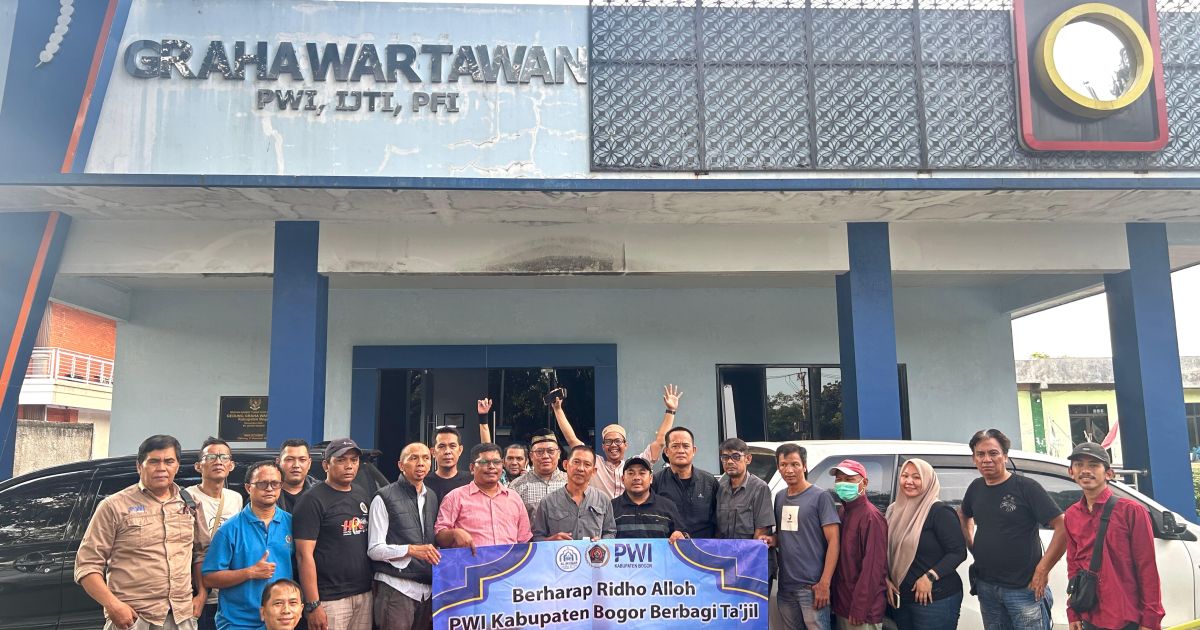 PWI Kabupaten Bogor Bagikan 500 Takjil dan Gelar Buka Puasa Bersama di Cibinong