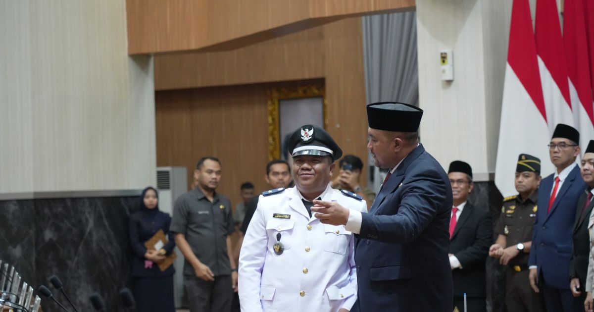Bupati Rudy Susmanto Lantik Abdul Rohim sebagai Kepala Desa Gunung Picung PAW hingga 2027