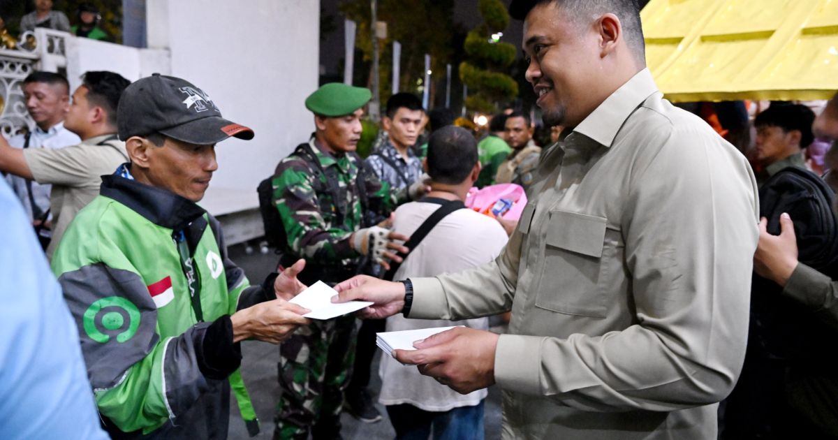Bobby Nasution Bagikan 2.500 Paket Lebaran dari Presiden Prabowo di Medan, Ojol Antusias
