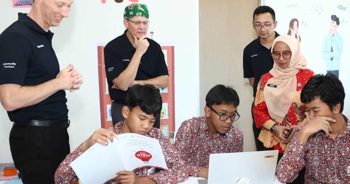 ExxonMobil Luncurkan Program STEM di SRMA 10 Margaguna, Dorong Siswa Kuasai Robotik dan Coding