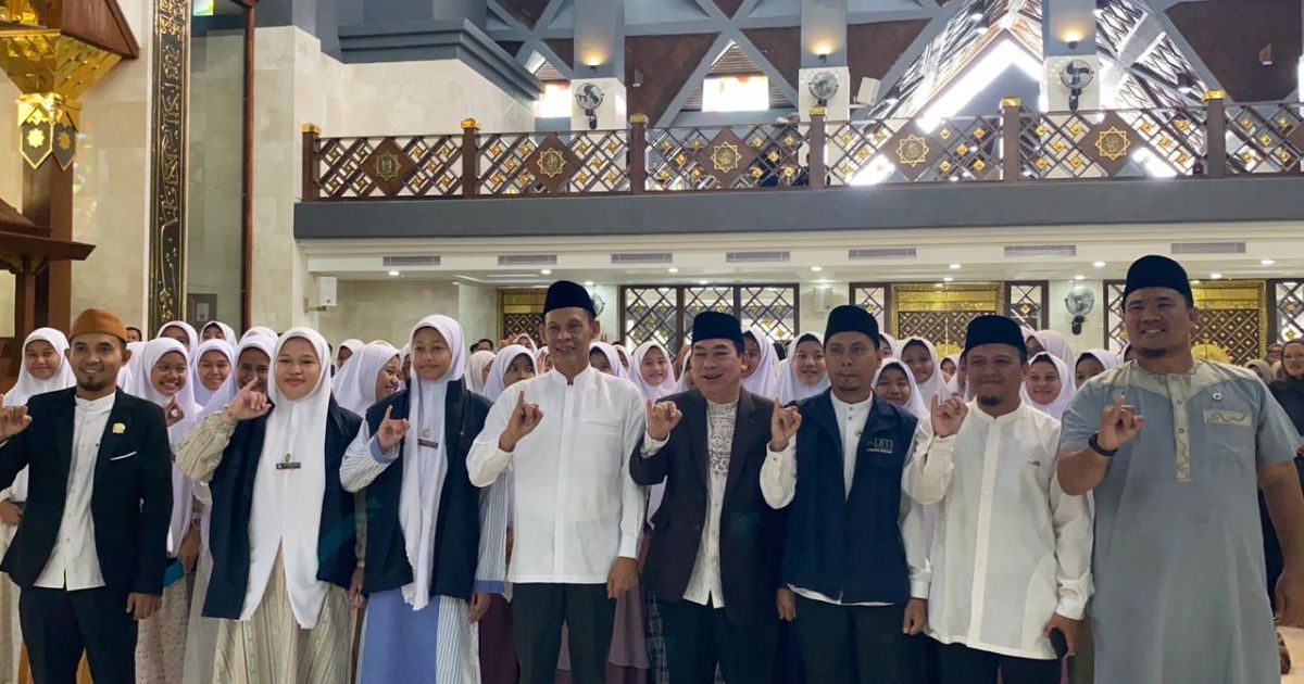 Jaro Ade Lepas Santri Bogor ke Gontor, Pesan Jaga Nama Baik dan Raih Ilmu