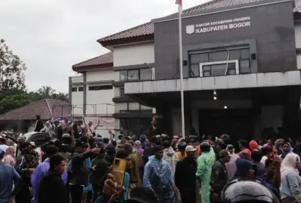 Bupati Bogor Temui Ribuan Warga Terdampak Penutupan Tambang di Cigudeg, Bansos Cair Pekan Depan