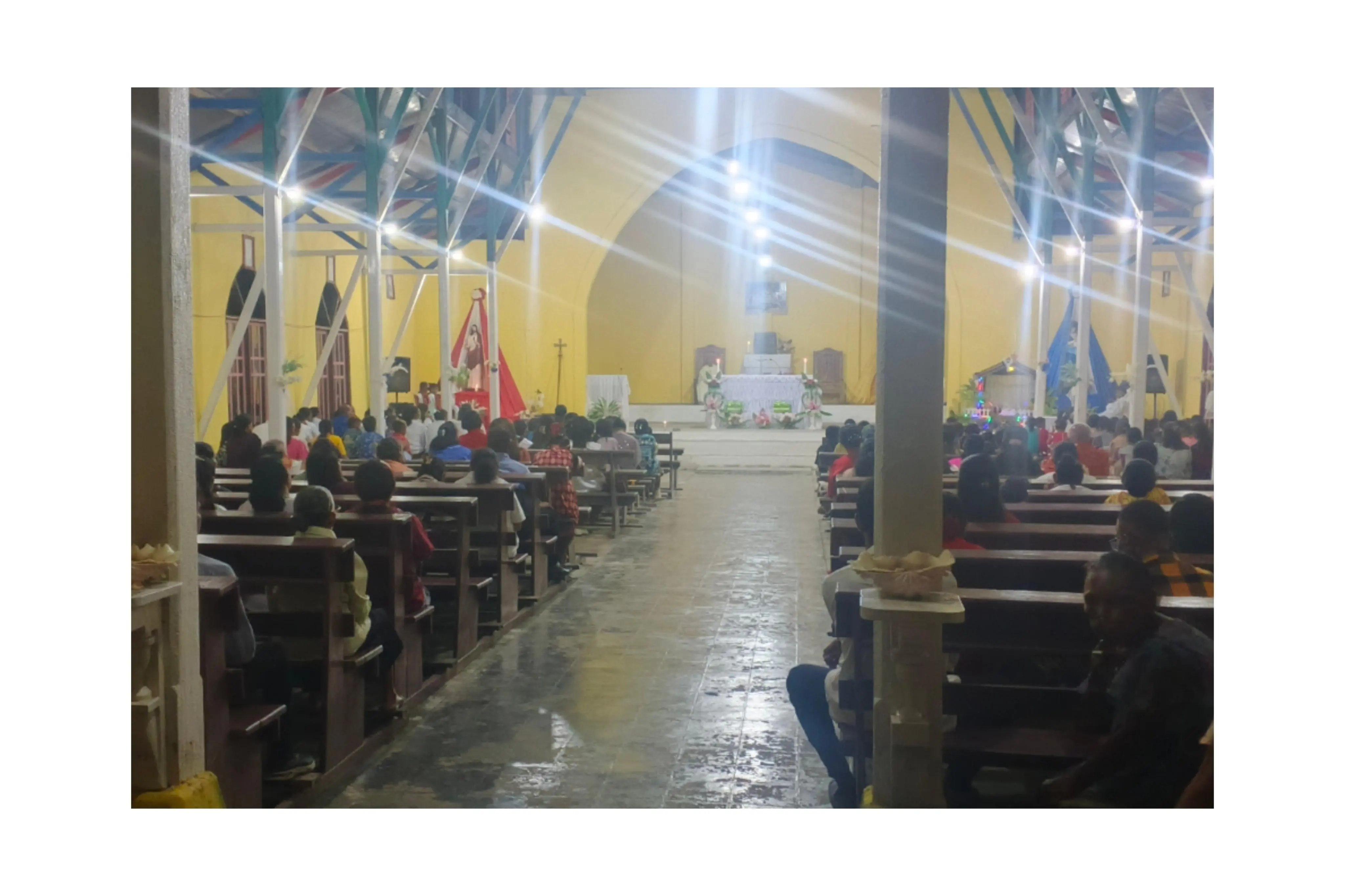 Misa Malam Kunci Tahun di Stasi Santo Mikael Desa Sofyanin Berlangsung Khidmat