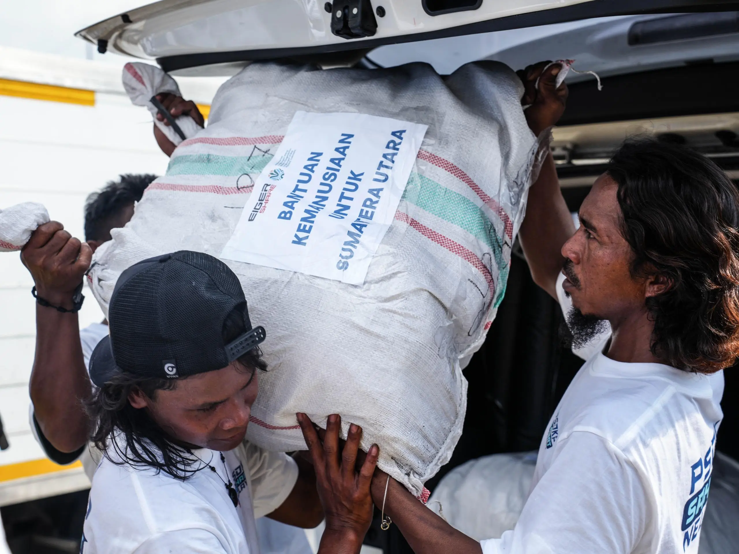 Peduli Kemanusiaan, EIGER Adventure Kirim 5 Ton Pakaian Baru ke Wilayah Bencana Aceh dan Sumatra