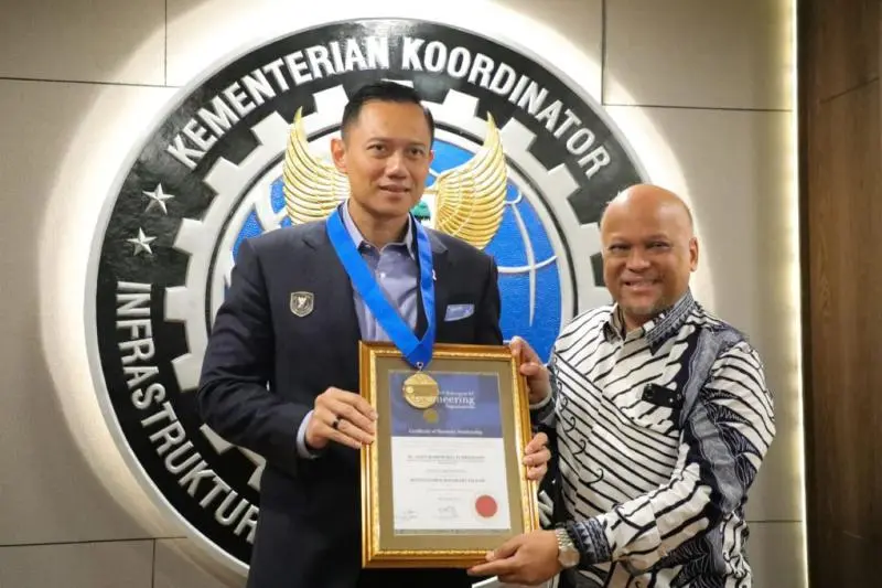 Komitmen Pembangunan Berkelanjutan, Menko AHY Terima Penghargaan Bergengsi Insinyur ASEAN
