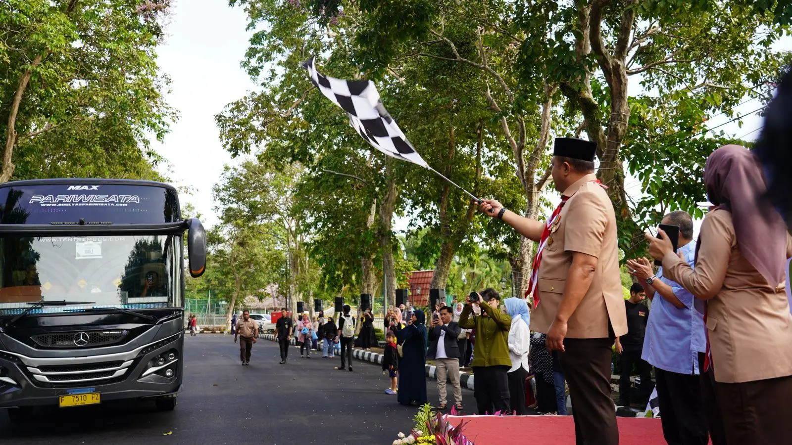 Bupati Bogor Rudy Susmanto Lepas Rombongan School Trip ke Enam Desa Wisata Potensial