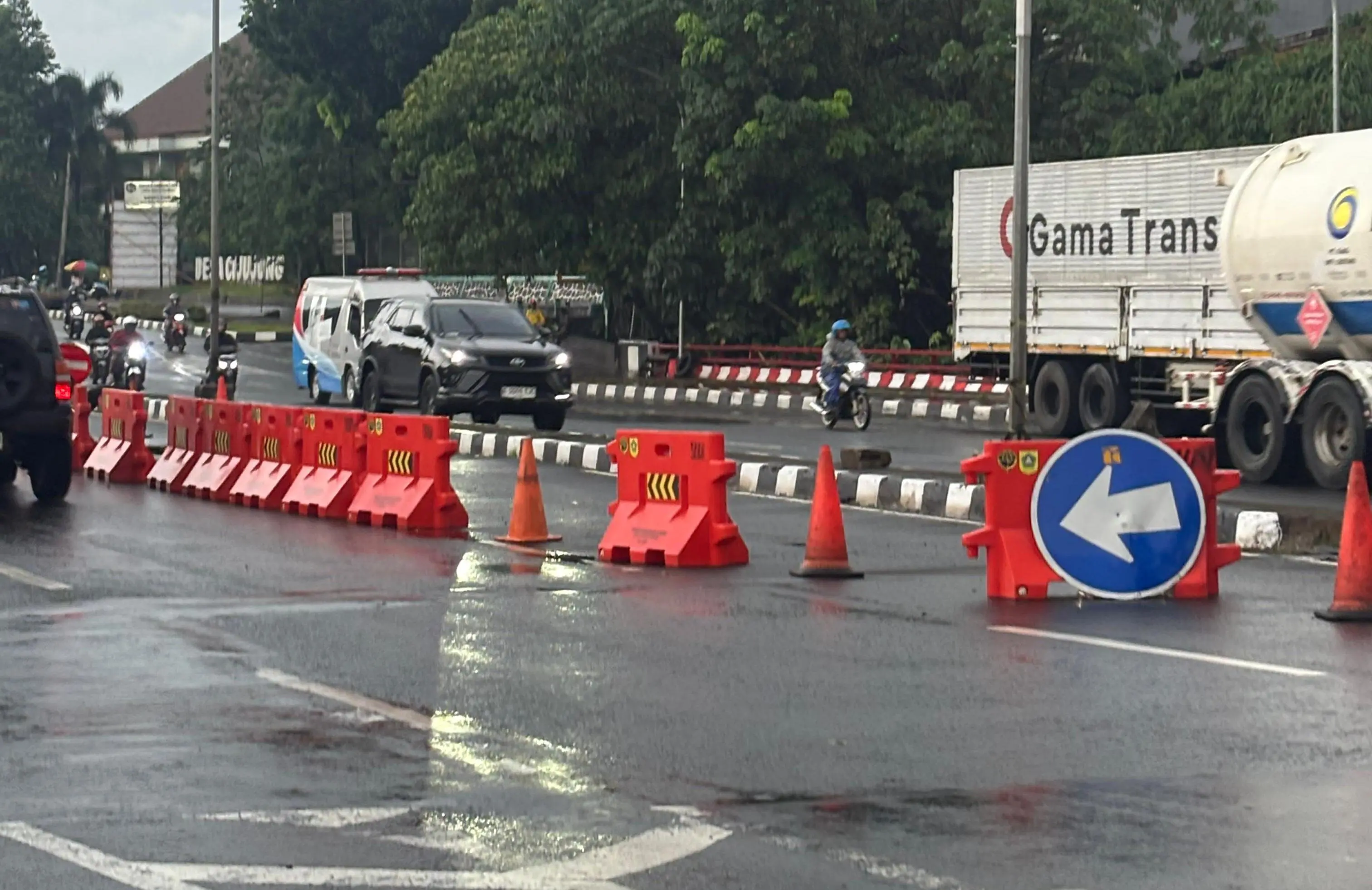 Tambal Sulam Jalan di Kabupaten Bogor Disorot, Warga Keluhkan Kualitas Perbaikan yang Cepat Rusak
