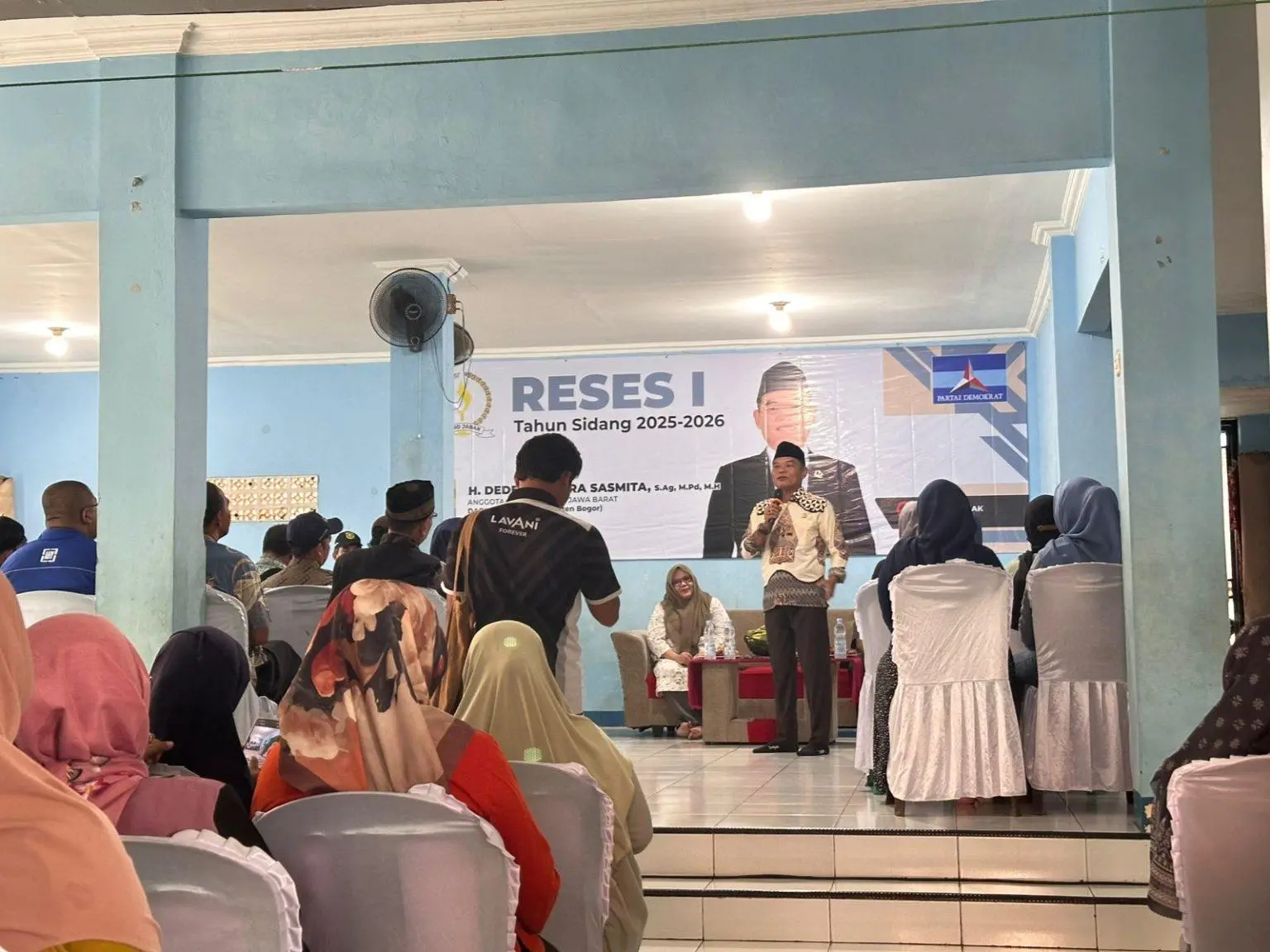 Reses di Ciampea, H. Dede Chandra Sasmita Salurkan Bantuan untuk Masjid Nurul Yaqin