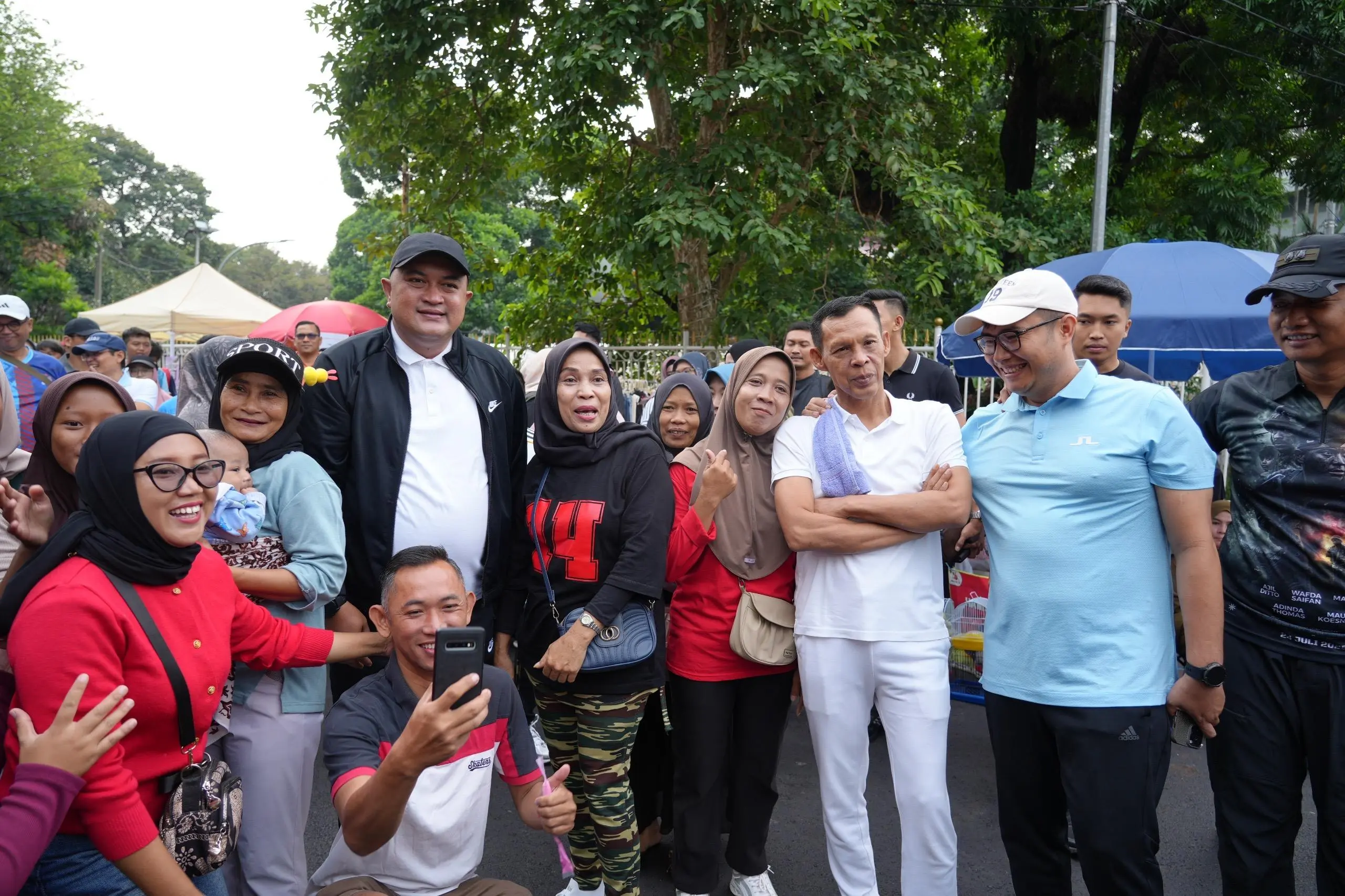 Bupati Bogor Bagikan 2.025 Paket Telur untuk Warga di CFD Tegar Beriman dalam Kampanye Gerakan Makan Telur