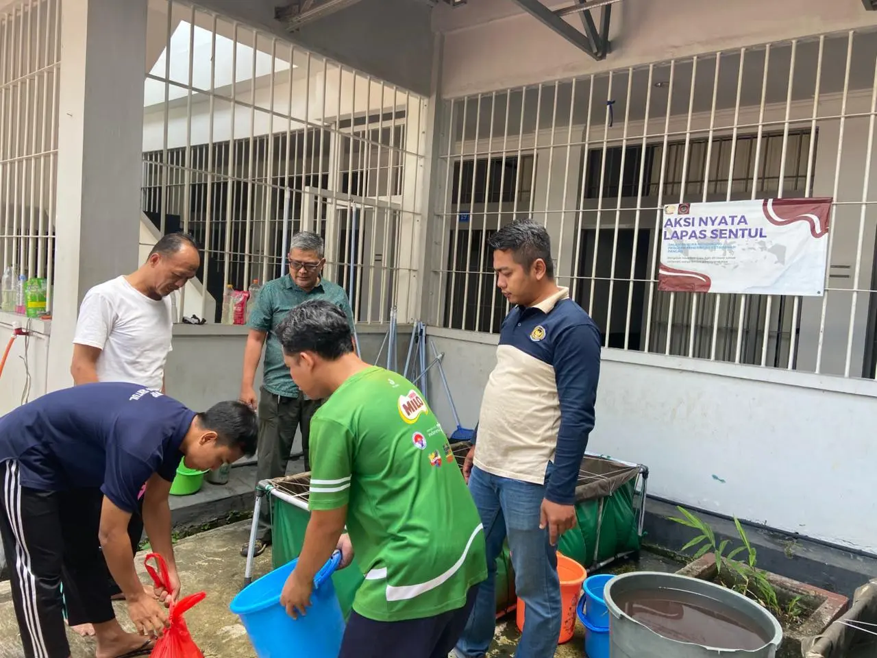 Lapas Khusus Sentul Tebar Bibit Ikan Lele, Wujudkan Pembinaan Kemandirian bagi Warga Binaan