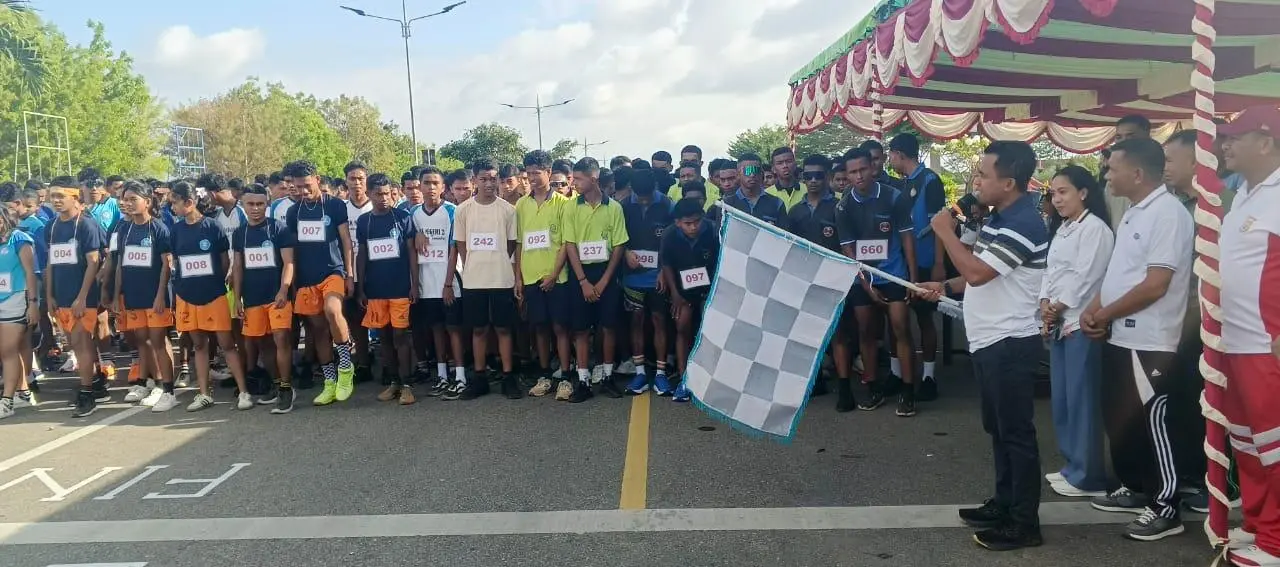 Ketua Komisi II DPRD Tanimbar Lepas Peserta Lomba Maraton Sumpah Pemuda 2025
