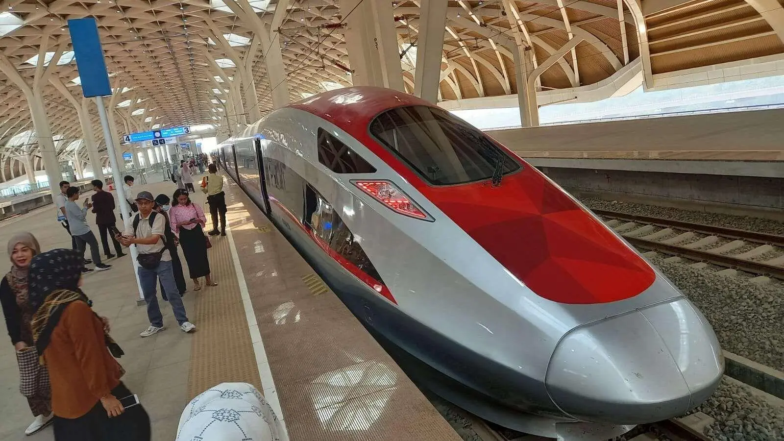 AHY Bahas Dua Opsi Pendanaan untuk Lunasi Utang Proyek Kereta Cepat Whoosh