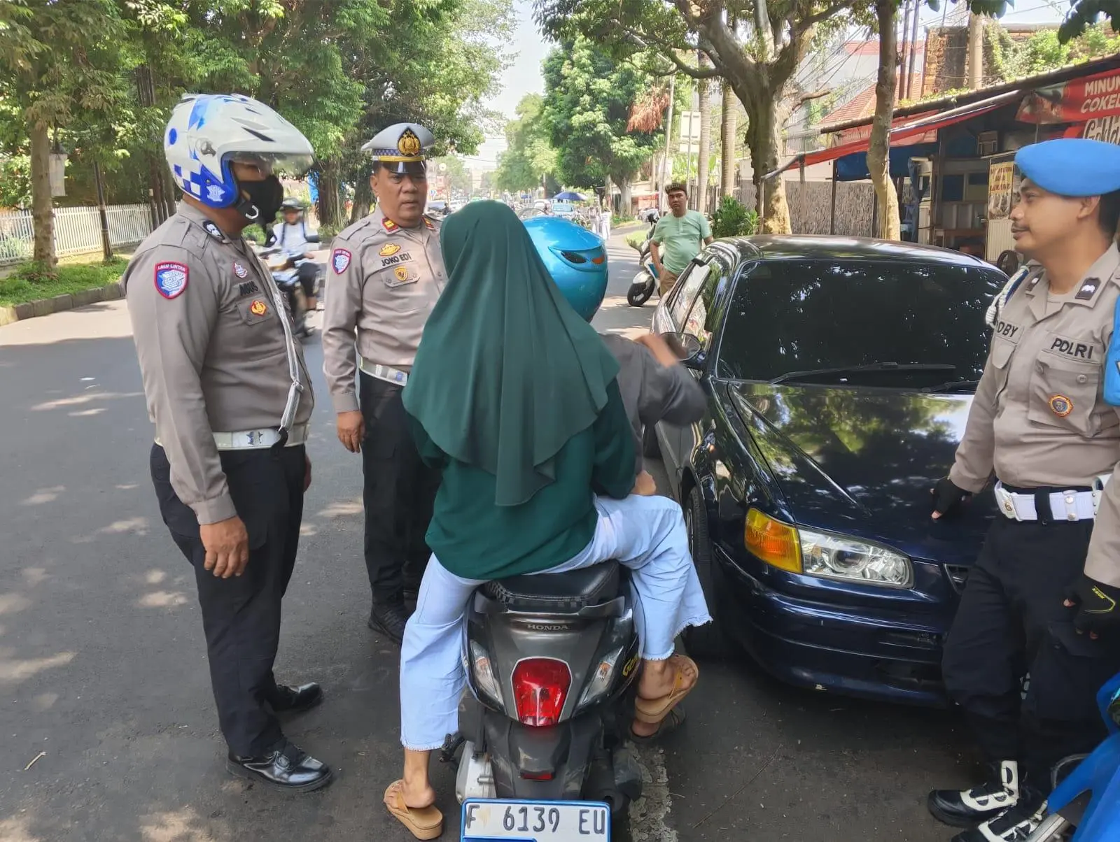 Polsek Bogor Timur Berikan Teguran Simpatik dan Edukasi Pelanggar Lawan Arus di Jalan Siliwangi 