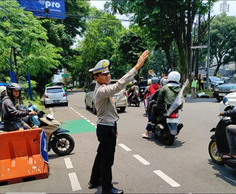Ipda Nurwidodo Atur Lalu Lintas Akhir Pekan di Pajajaran, Arus Lancar dan Tertib