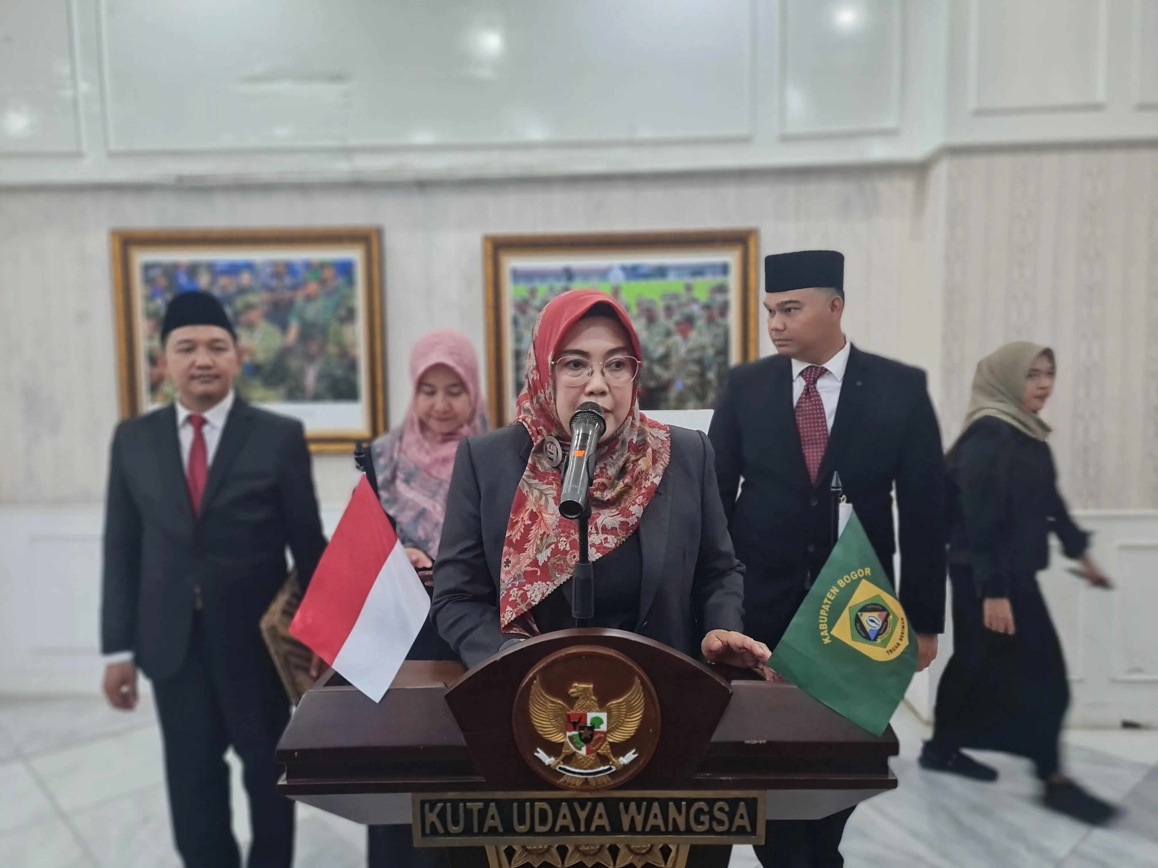 Bupati Bogor Lantik Ratusan P3K dan Pejabat Eselon 3 hingga 4 di Gedung Tegar Beriman