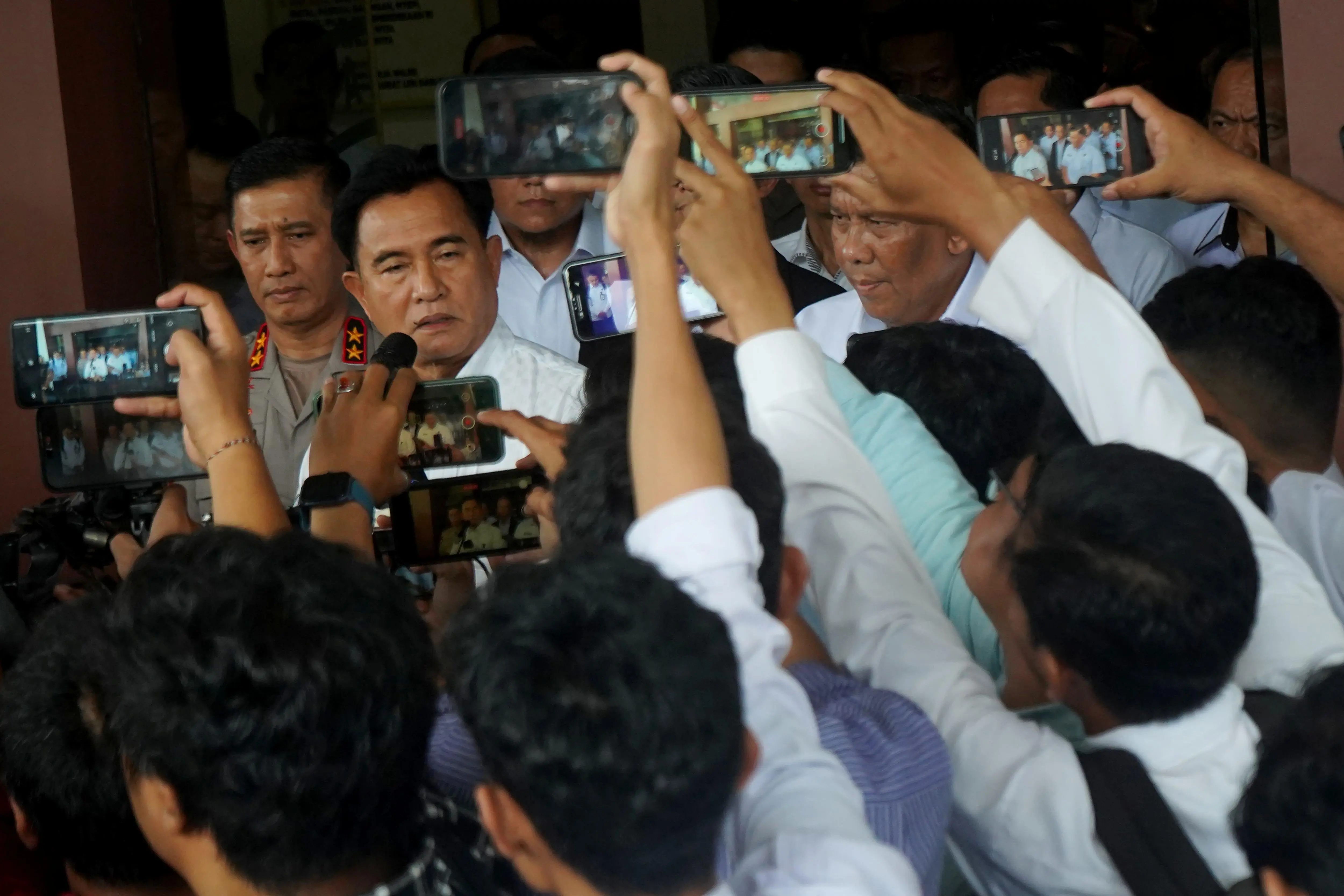 Kerusuhan Agustus 2025, Yusril: Pelaku Penunggang Demo Harus Segera Ditangkap