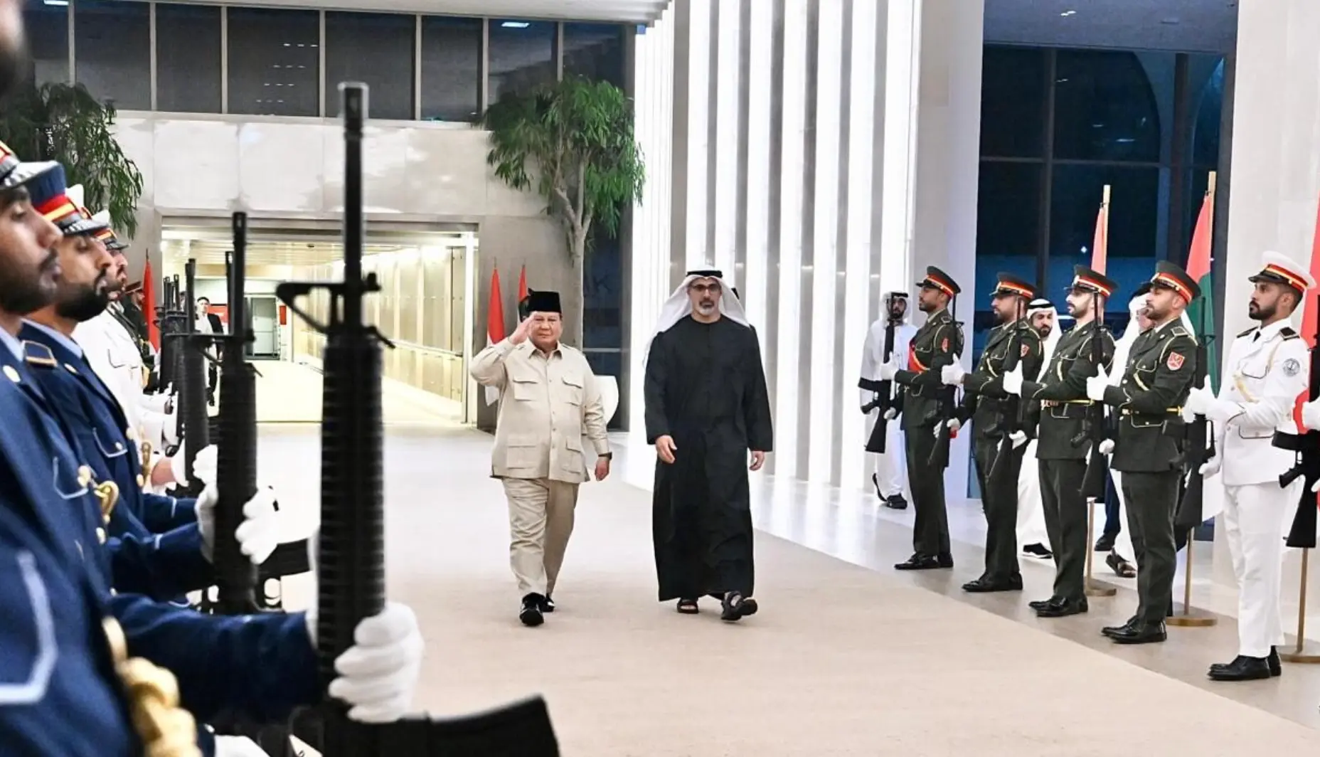 Presiden Prabowo Subianto Tiba di Abu Dhabi, Disambut Putra Mahkota dan Dijadwalkan Bertemu Presiden MBZ