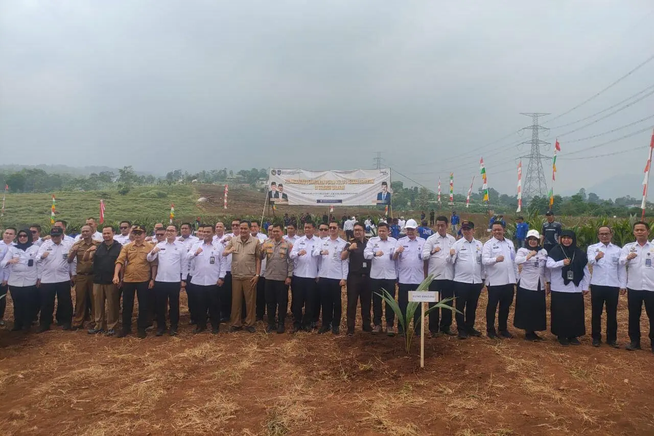 Lapas Cibinong Ikut Tanam Pohon Kelapa Serentak, Dukung Program Nasional Pemasyarakatan Hijau