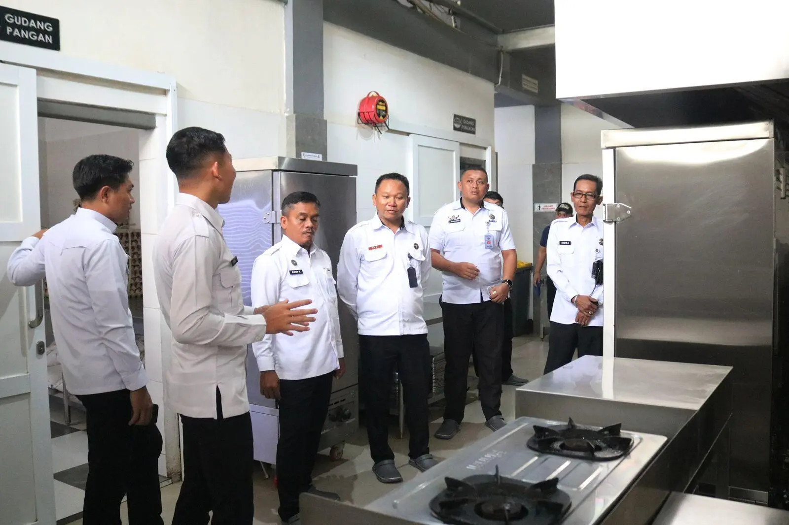 Lapas Cibinong Jadi Rujukan Nasional, LPKA Tomohon Studi Tiru Dapur Higienis dan BLK