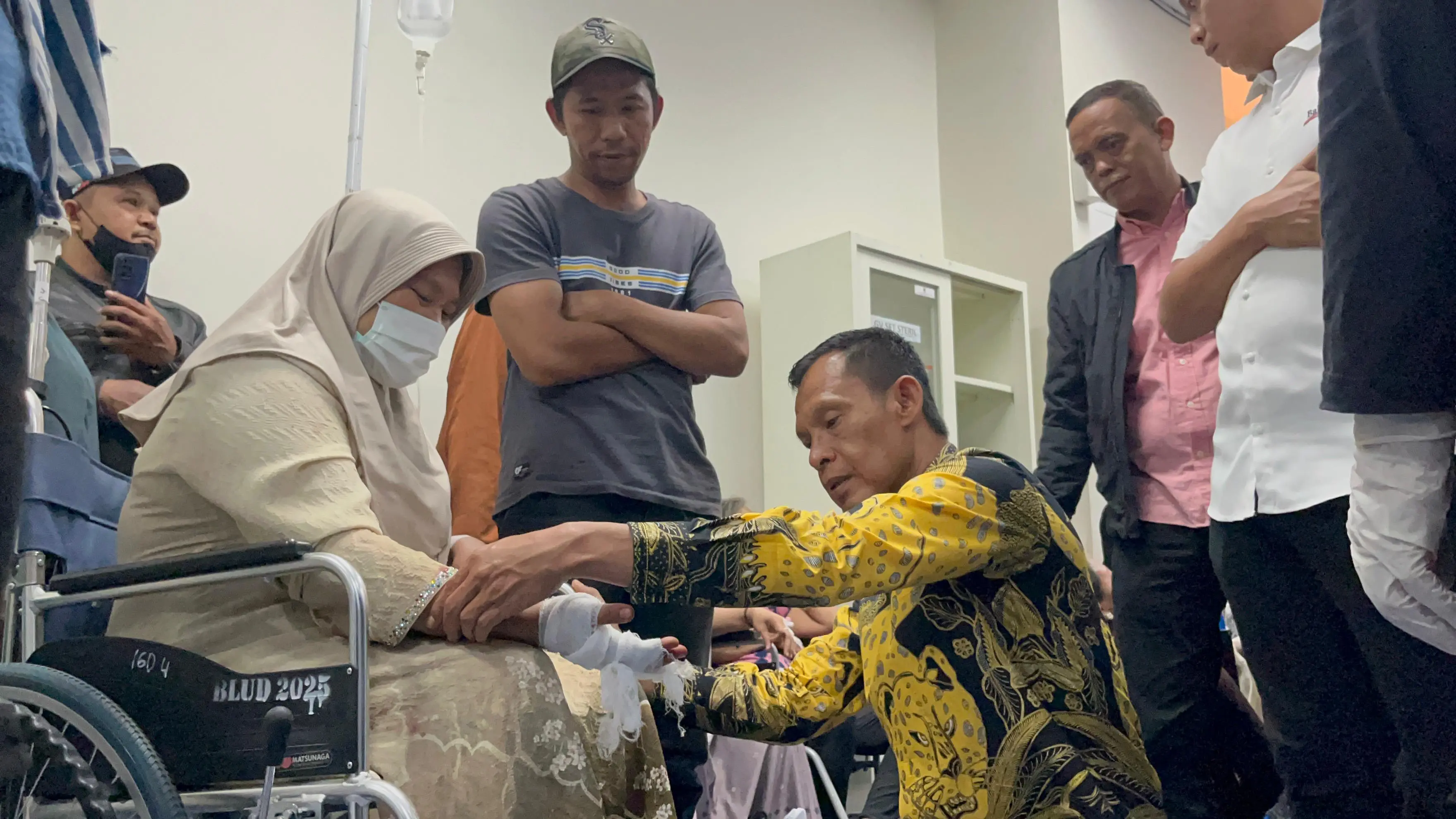 Wakil Bupati Bogor Tinjau Korban Ambruknya Majelis Taklim Ciomas di RS PMI