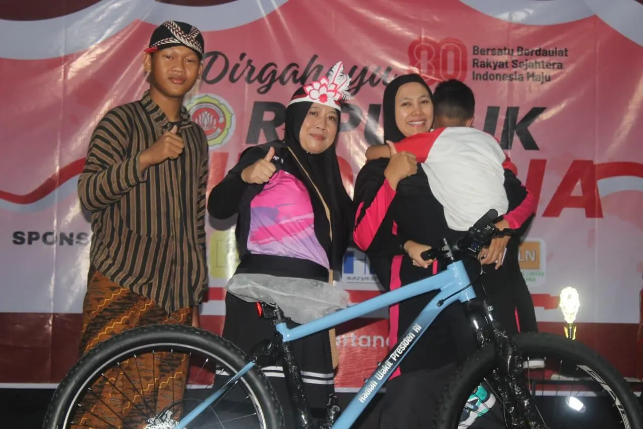 Mas Wapres Gibran Rakabuming Raka Beri Sepeda di Perayaan Kemerdekaan RI ke-80 di Tangsel