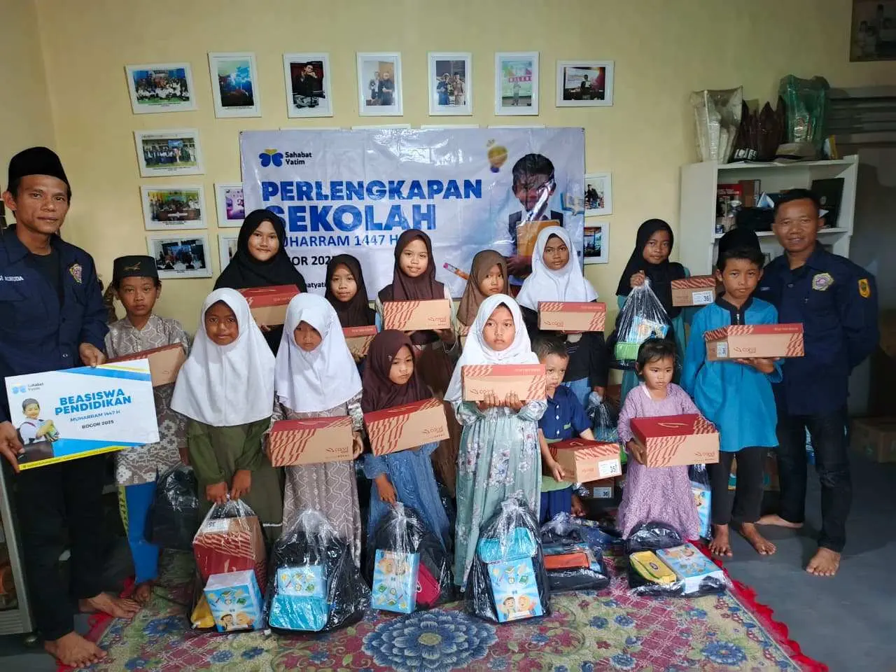Sambut Bulan Kemerdekaan, LAZ Sahabat Yatim dan Katar Baraya Anom Salurkan Bantuan ATK untuk 40 Anak Yatim di Ciburayut