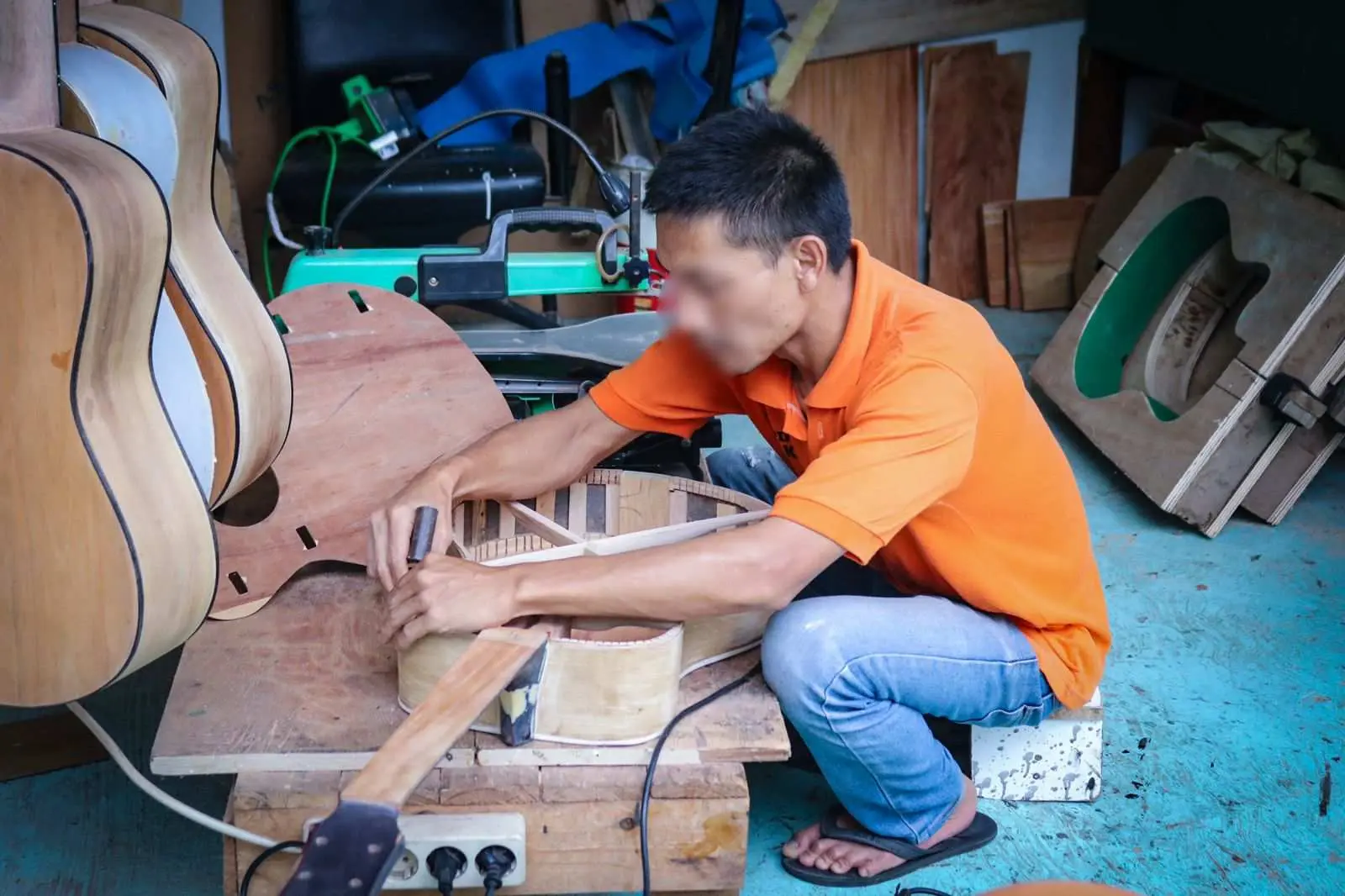 Warga Binaan Lapas Cibinong Produksi Gitar Akustik Berkualitas Lewat Program Pembinaan Kemandirian
