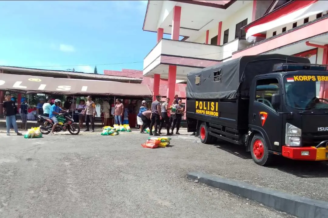 Polres Kepulauan Tanimbar Gelar Gerakan Pangan Murah, Warga Antusias Beli Beras SPHP