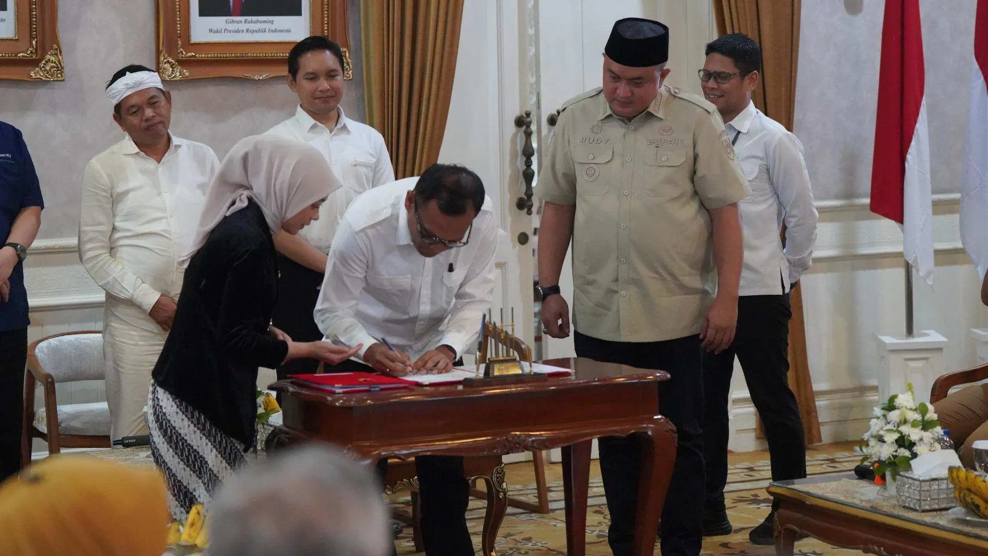 Bupati Bogor Teken MoU Penanganan Banjir, Pemkab Kini Bisa Normalisasi Sungai dan Setu dengan APBD