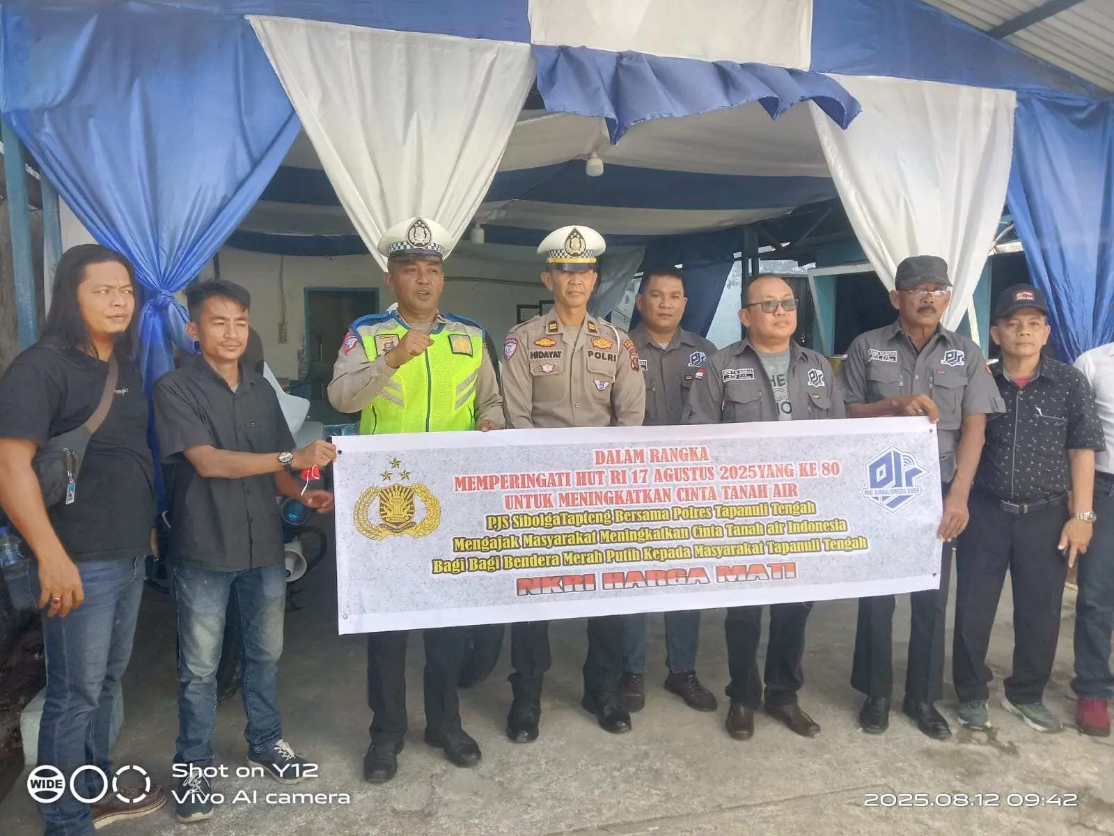 Semarak HUT RI ke-80, PJS Sibolga–Tapteng Bersama Polres Tapteng Bagikan 100 Bendera Merah Putih untuk Kobarkan Semangat Nasionalisme