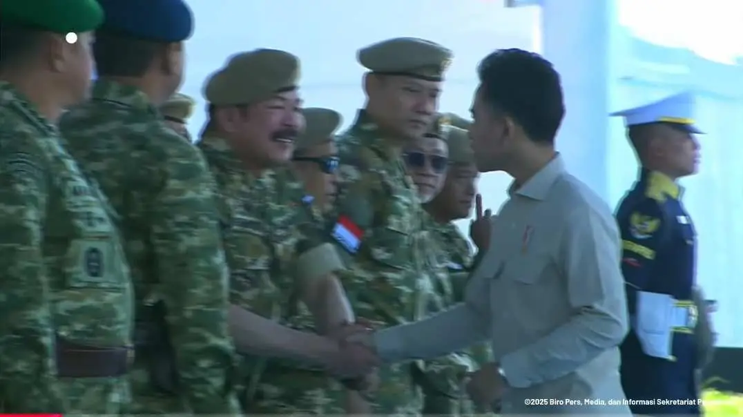 Gibran Lewati AHY Tanpa Jabat Tangan, Isyarat Retaknya Kabinet?