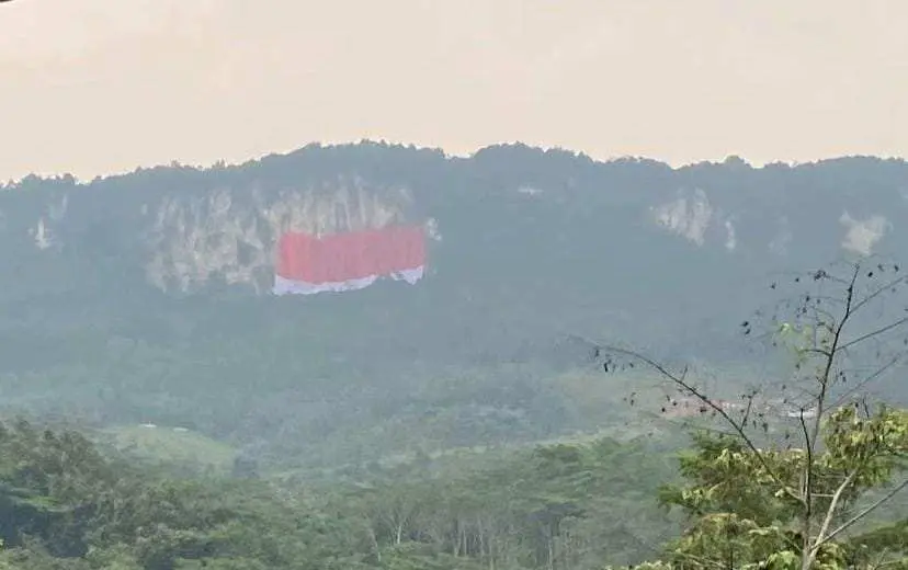 Kabupaten Bogor Pecahkan Rekor MURI, Bendera Merah Putih Raksasa Berkibar di Tebing Jeger Klapanunggal