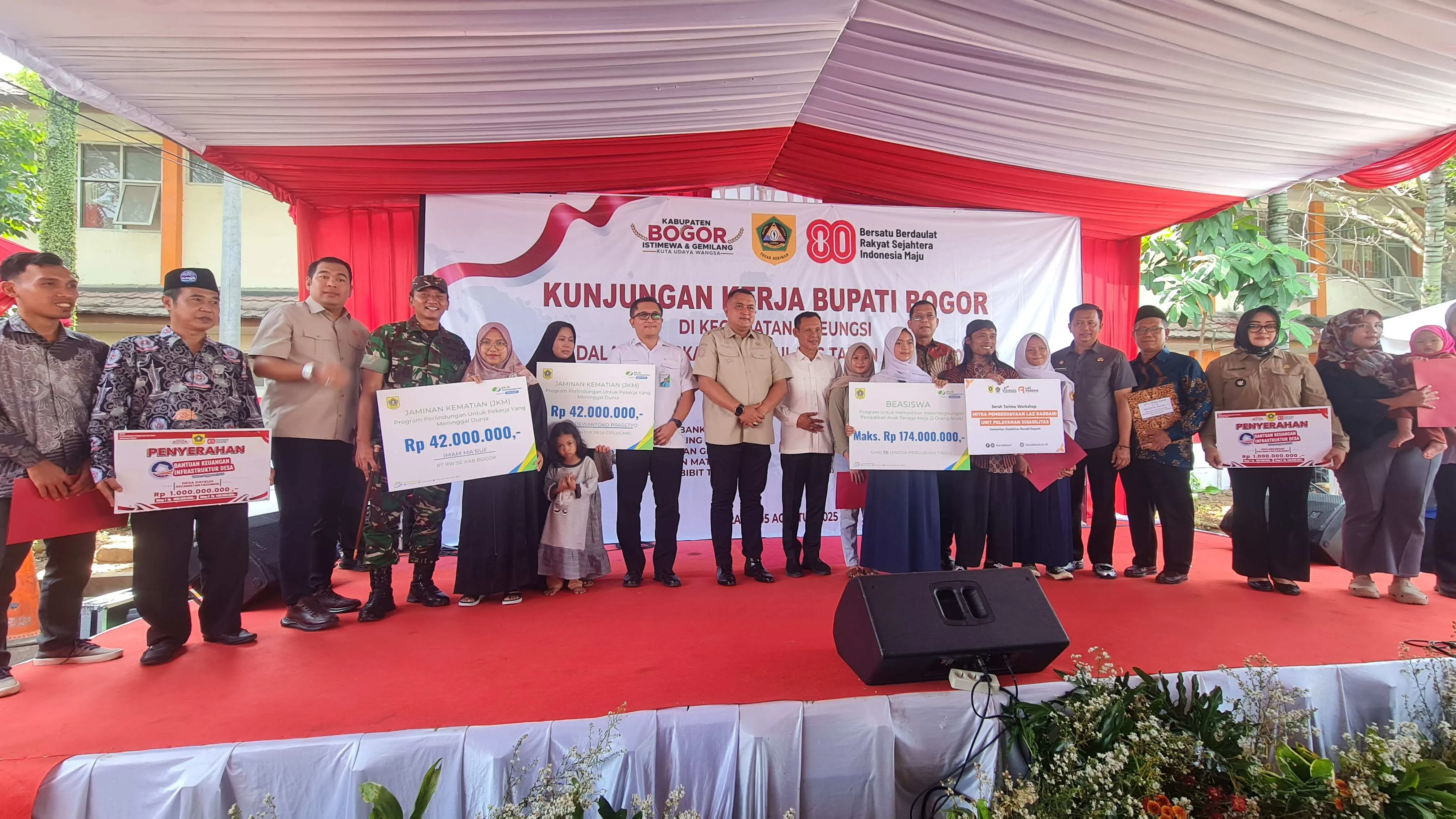 Bupati dan Wakil Bupati Bogor Kunjungi Cileungsi, Buka Layanan Publik dan Bazar Murah Sambut HUT RI ke-80