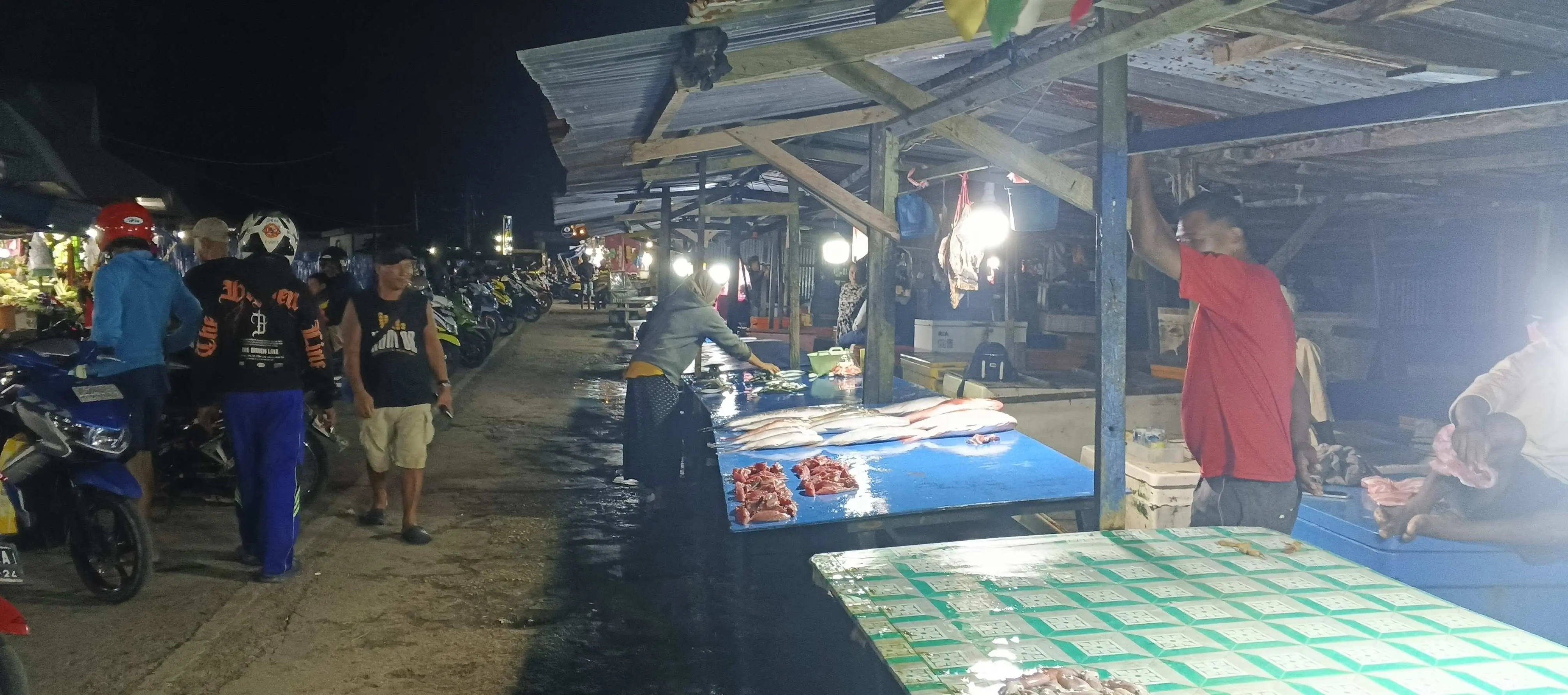 Cuaca Ekstrem Lumpuhkan Aktivitas Nelayan di Saumlaki: Pasokan Ikan Turun, Harga Masih Stabil