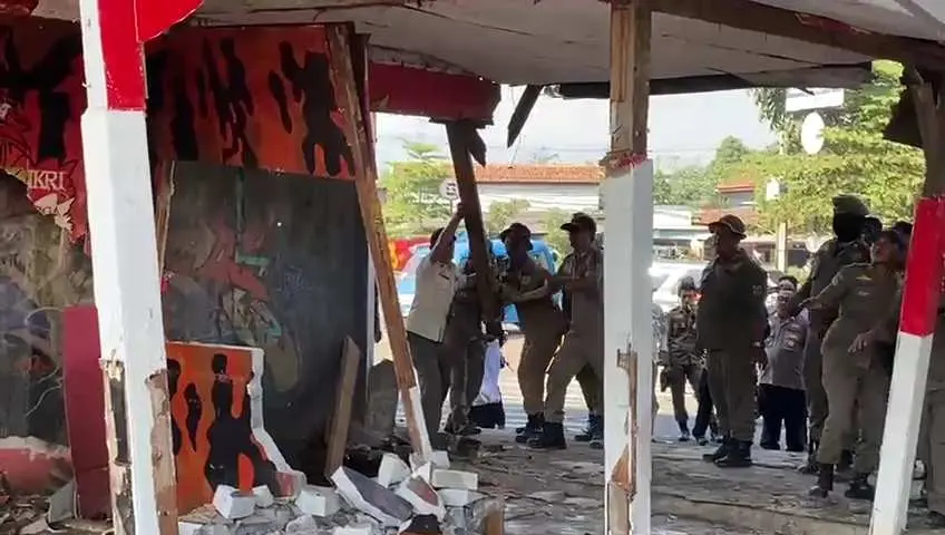 80 PKL dan 2 Pos Ormas Ditertibkan Satpol PP di Cileungsi, Bogor